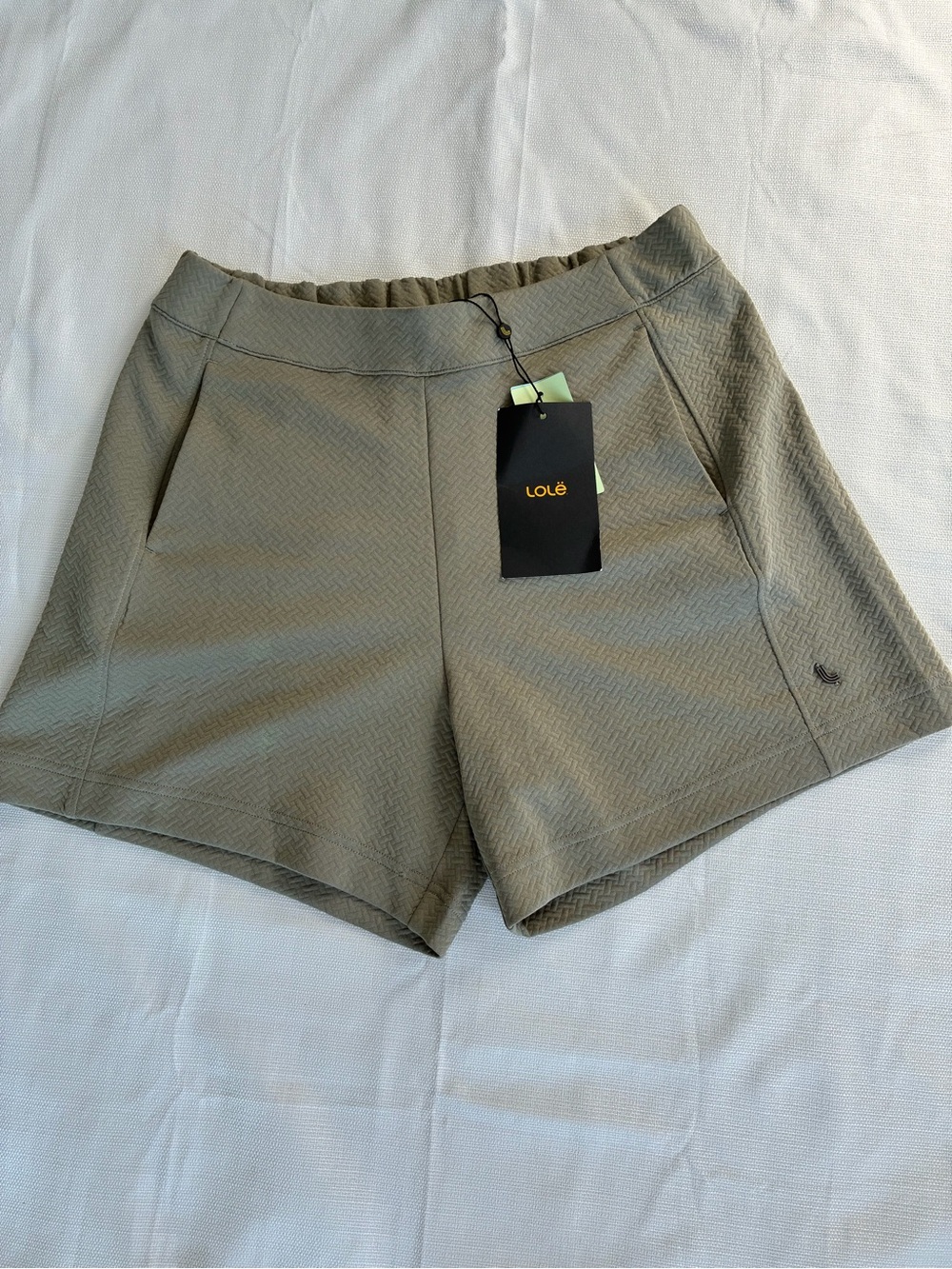 Lolë olive green women's shorts Sz M NWT/0439
